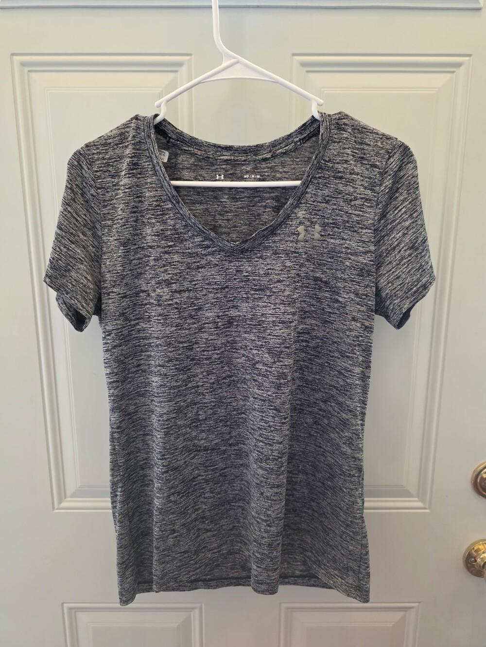 Under Armour Women’s Heathered Gray V-Neck Performance Tee Size Medium